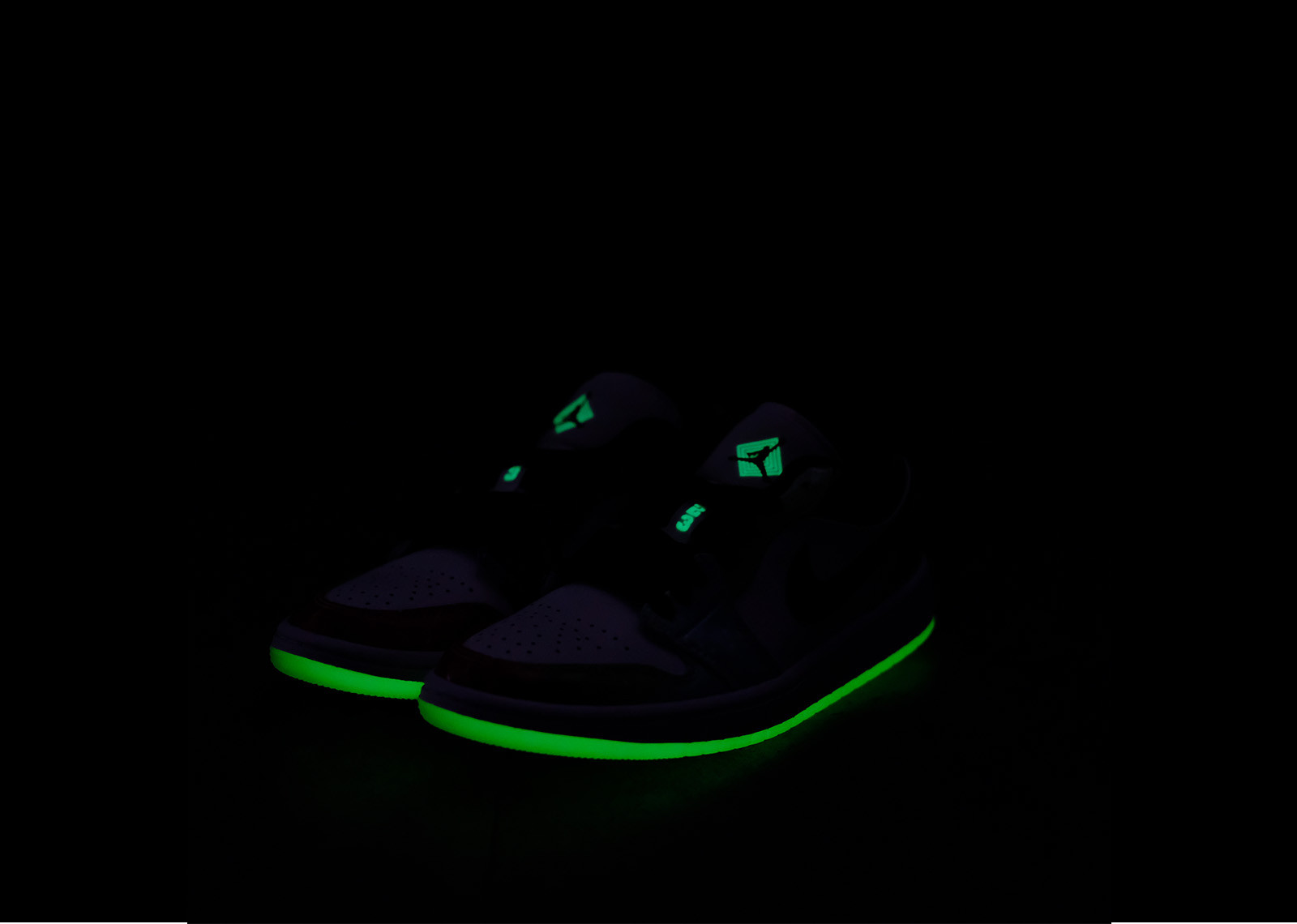 AIR JORDAN 1 LOW GALAXY (W) "GLOW IN THE DARK" image 6