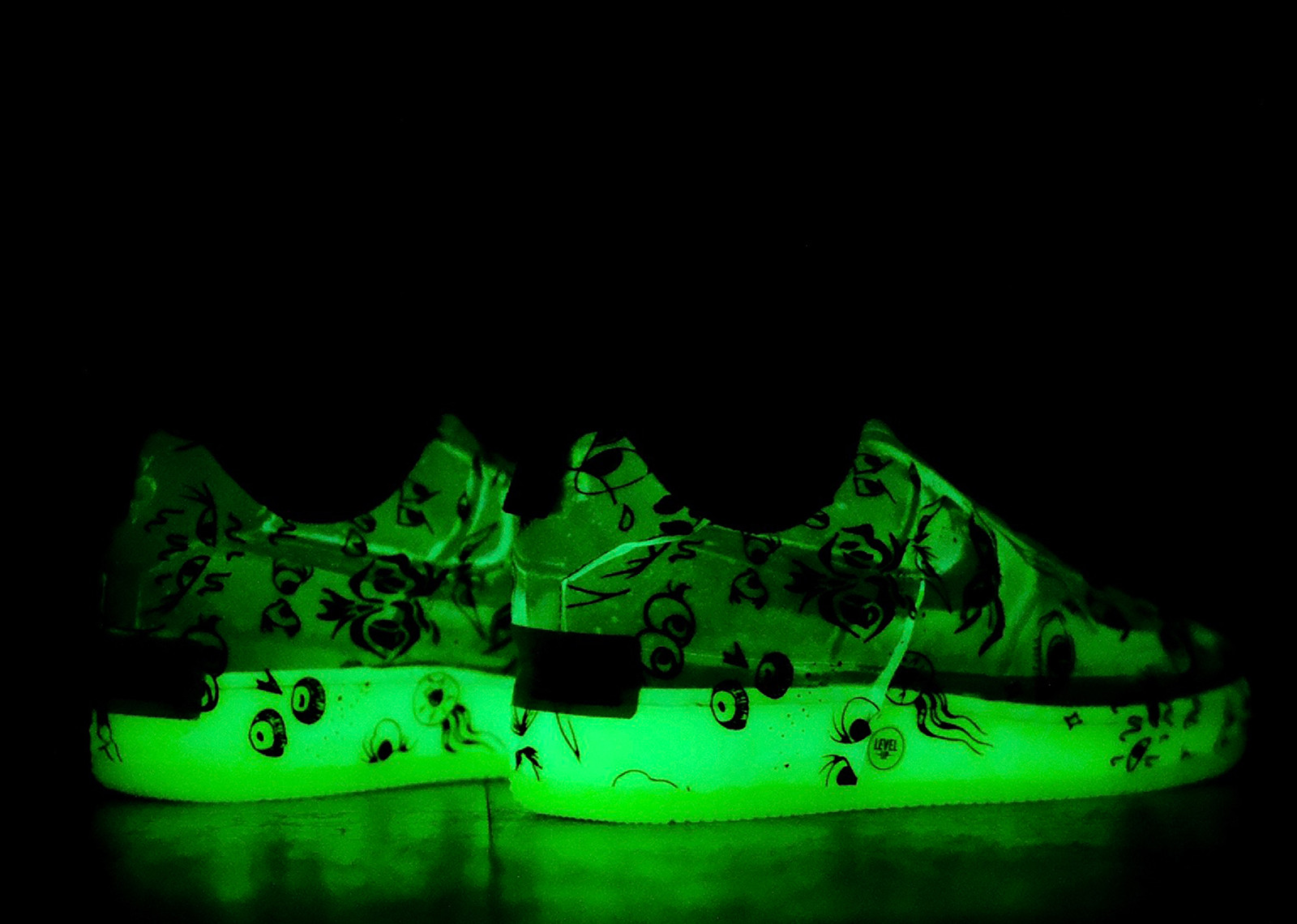 GLOW IN THE DARK  AIR FORCE 1 EXPERIMENTAL HALLOWEEN image 3